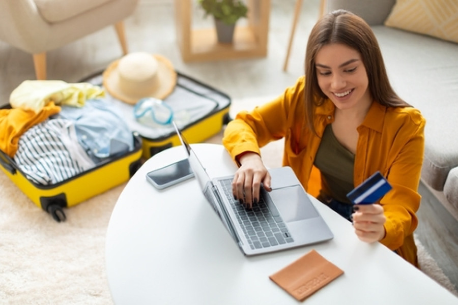 Vai fazer uma viagem longa? Saiba como equilibrar o crédito pessoal e o orçamento entre países